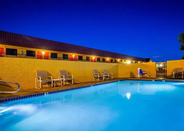 Hotel Rodeway / Near Asu 2*