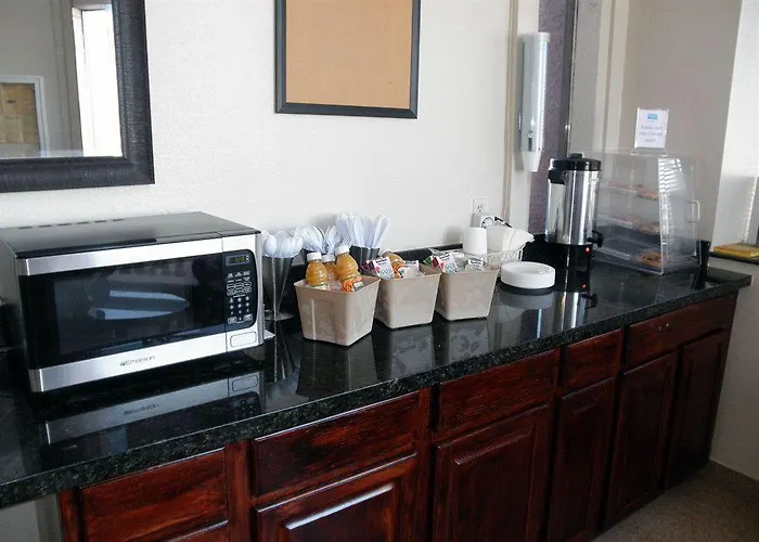 Hotel Rodeway / Near Asu 2*